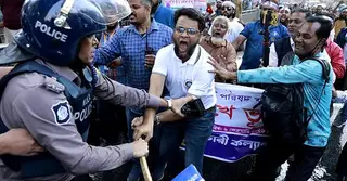 আন্দোলনকারীদের যমুনা অভিমুখে পুলিশের বাধা; জলকামান, সাউন্ড গ্রেনেড